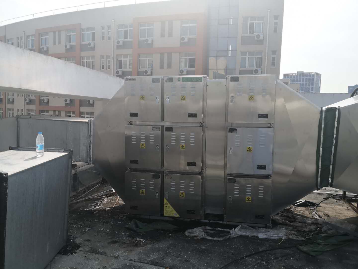 河南经贸职业技术学院油烟净化器安装实拍