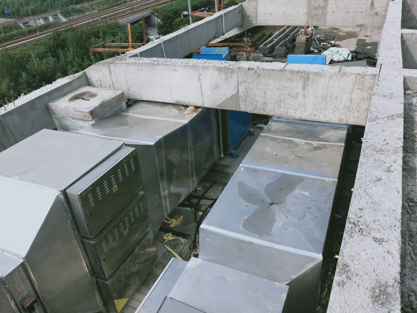 洛阳地铁站餐厅油烟净化器系统安装实拍