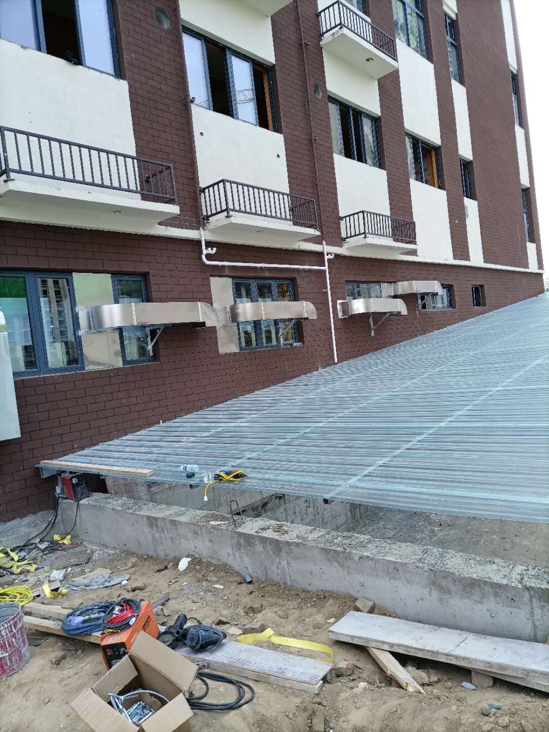 郑州冉屯路小学教师餐厅油烟净化一体机安装实拍