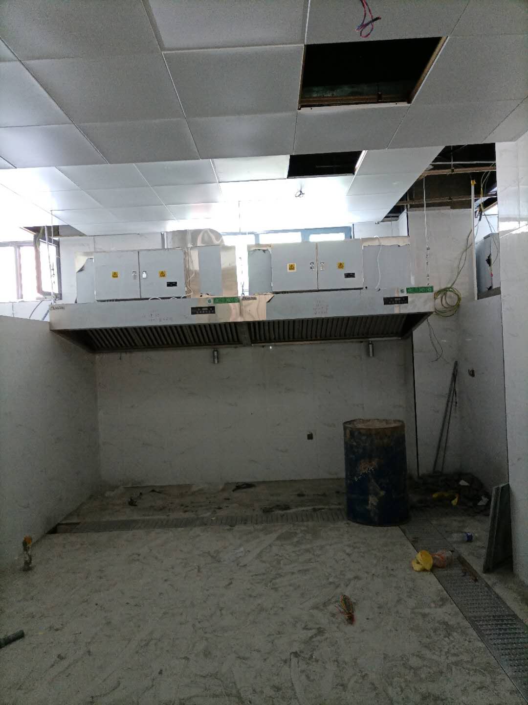 郑州冉屯路小学教师餐厅油烟净化一体机安装实拍