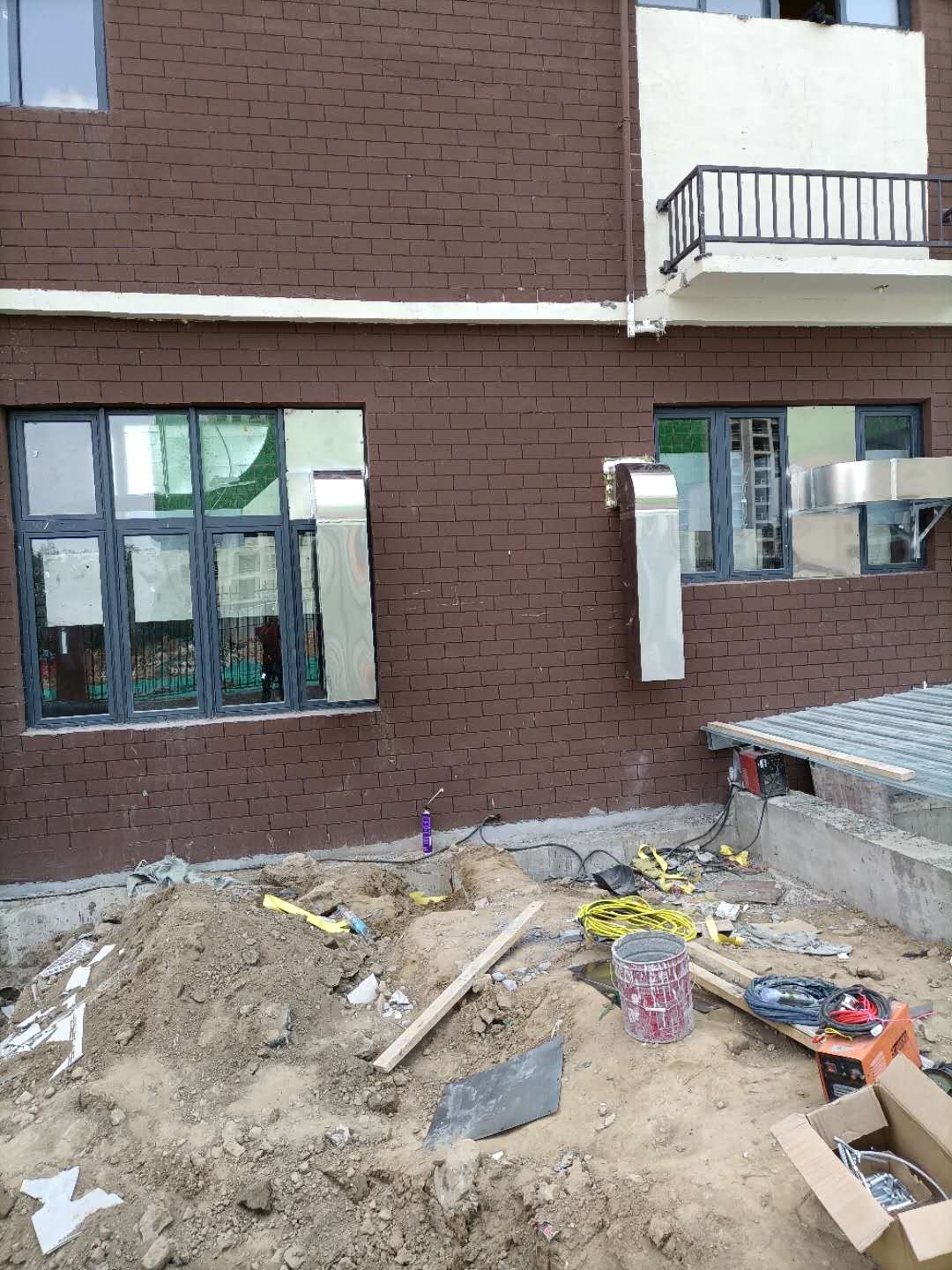 郑州冉屯路小学教师餐厅油烟净化一体机安装实拍