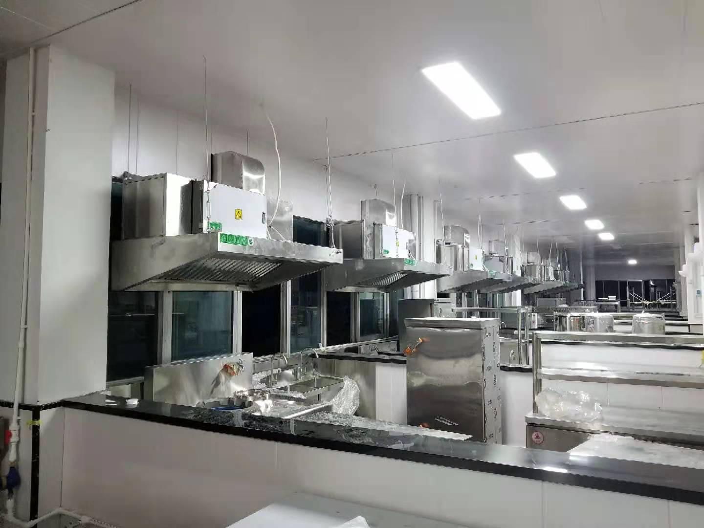 商丘第一高级中学学生餐厅油烟净化系统安装实拍