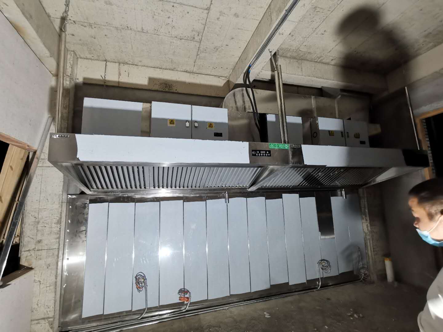 新郑市绿地集团职工餐厅油烟净化净化一体机安装实拍