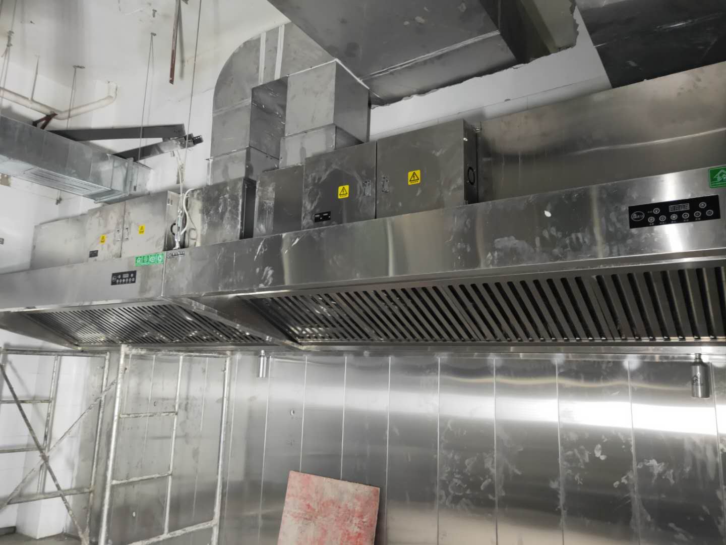 信阳明港医院职工餐厅厨房油烟净化一体机安装实拍