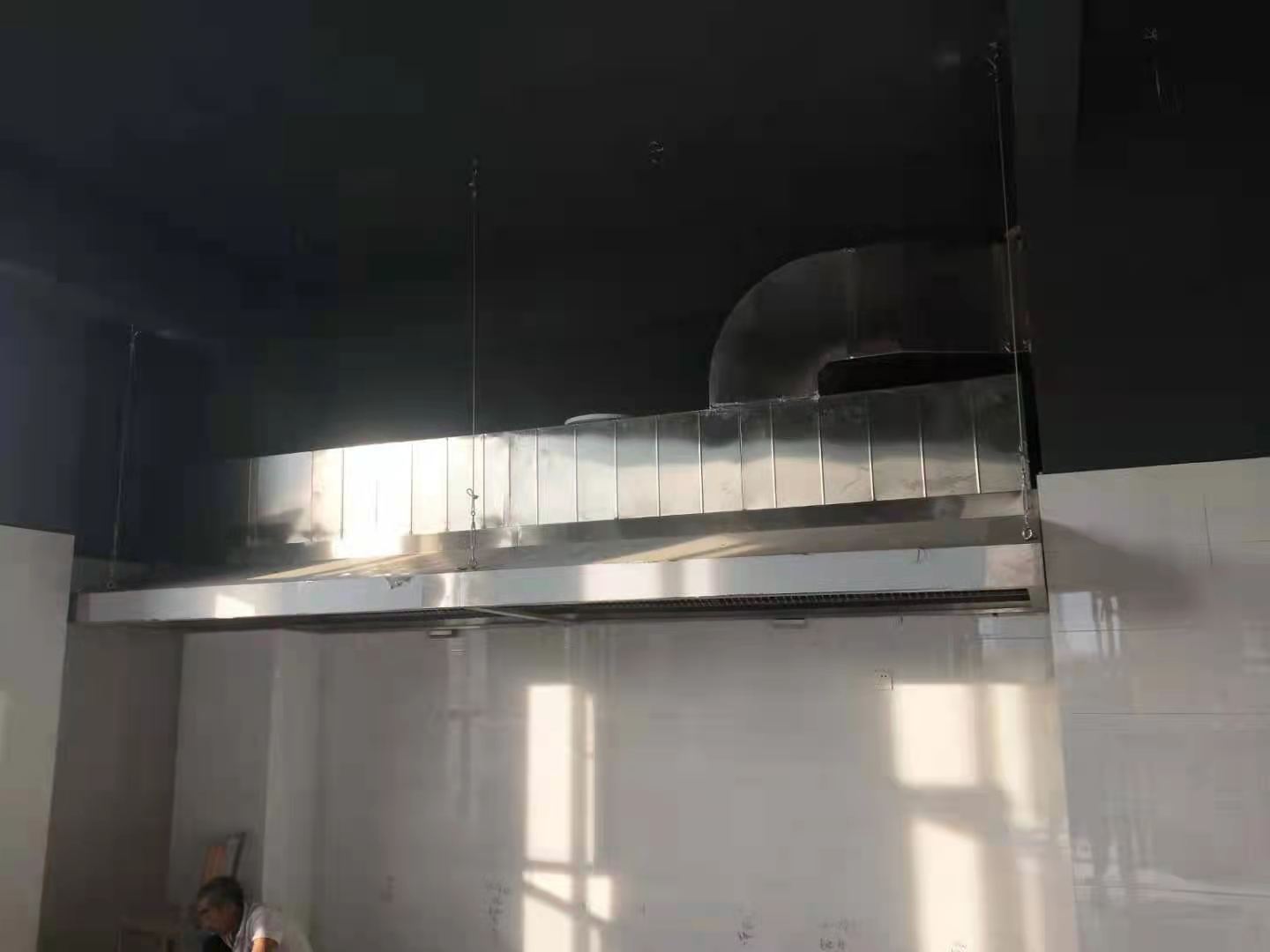 衡水一中教师食堂油烟净化一体机安装实拍